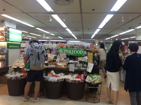 新宿京王百貨店内にある自然食品の店F＆F